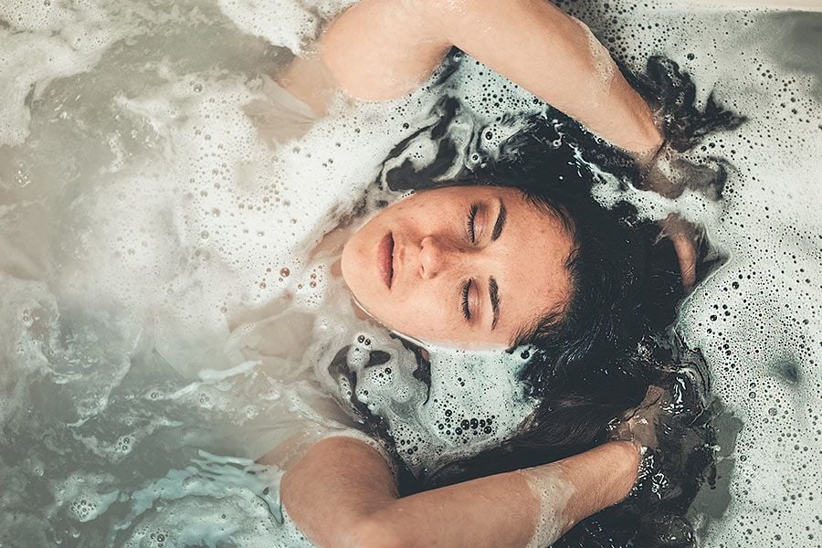 Cómo hacer espuma en la bañera - Thebath