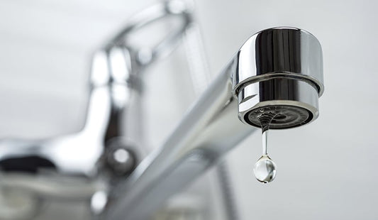¿Cómo arreglar un grifo que gotea? ¡Guía en 5 pasos! - Thebath