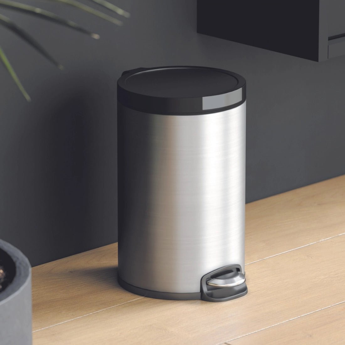 Papelera de baño automática Essentials
